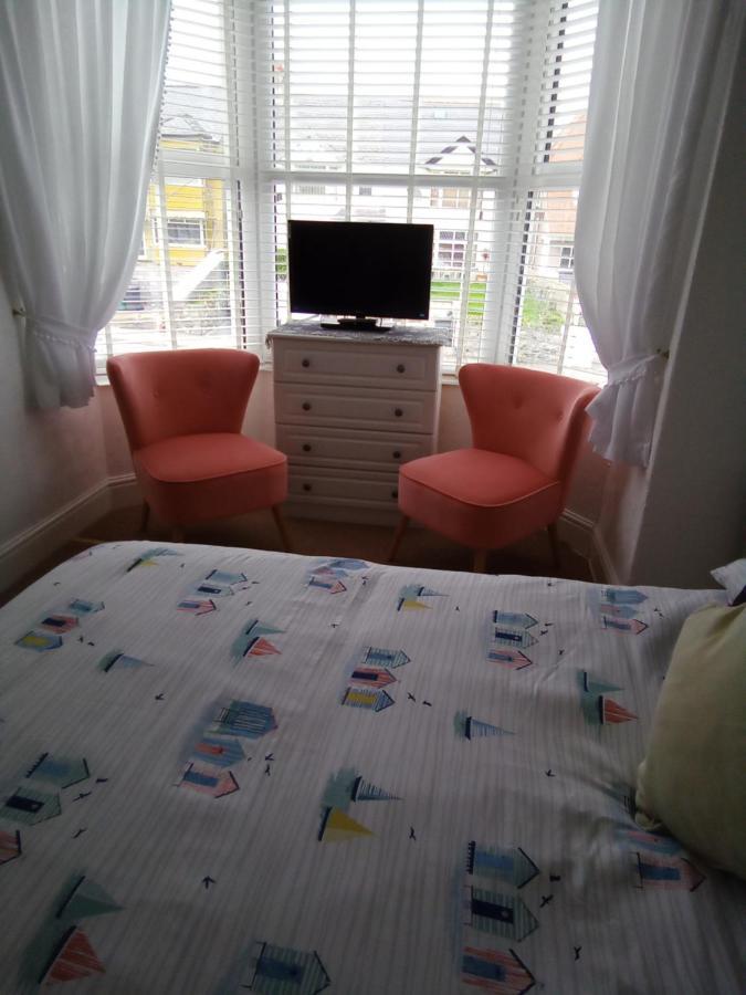 Applebys Guest House Holyhead Bagian luar foto