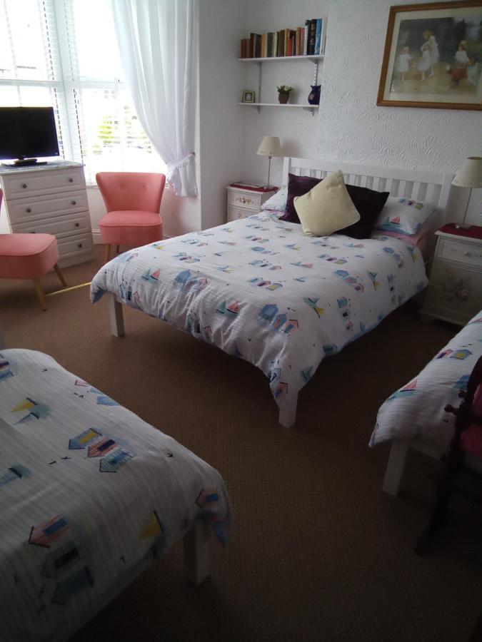 Applebys Guest House Holyhead Bagian luar foto