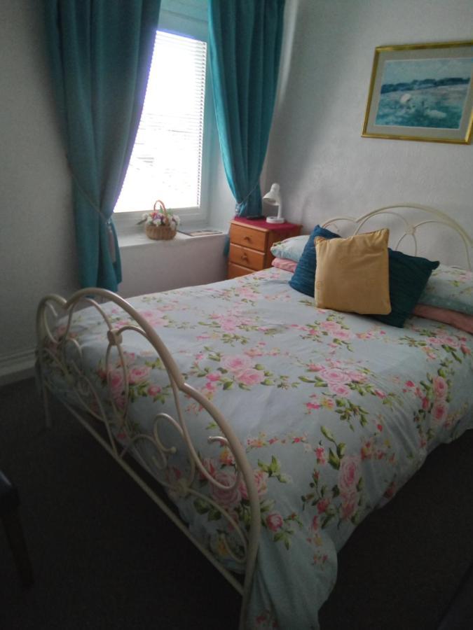 Applebys Guest House Holyhead Bagian luar foto