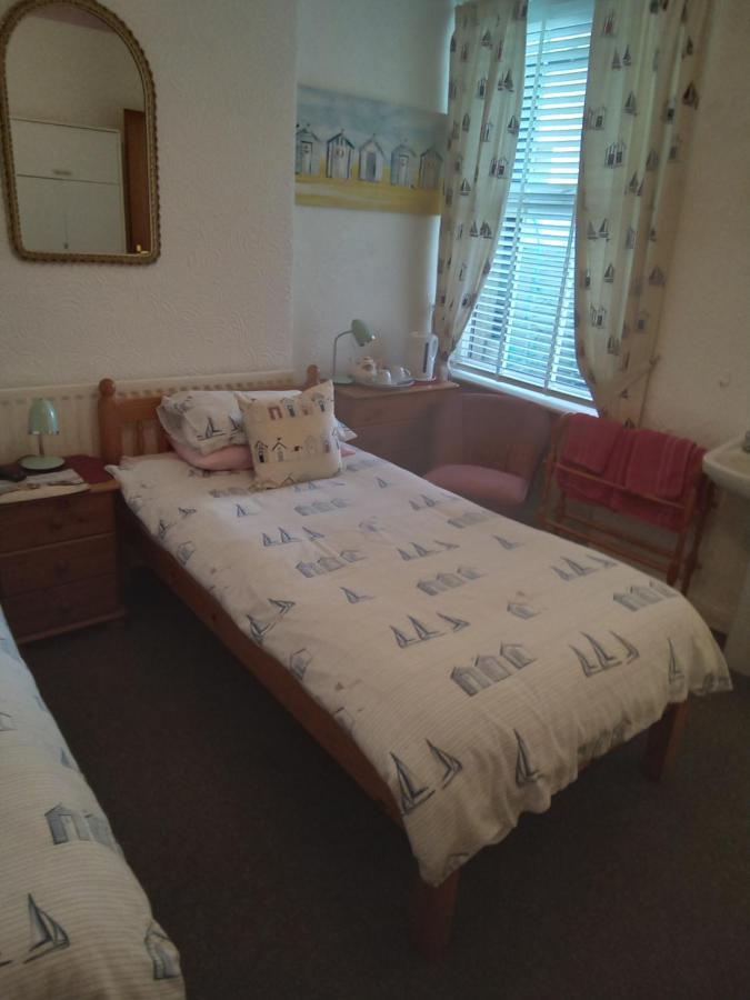Applebys Guest House Holyhead Bagian luar foto