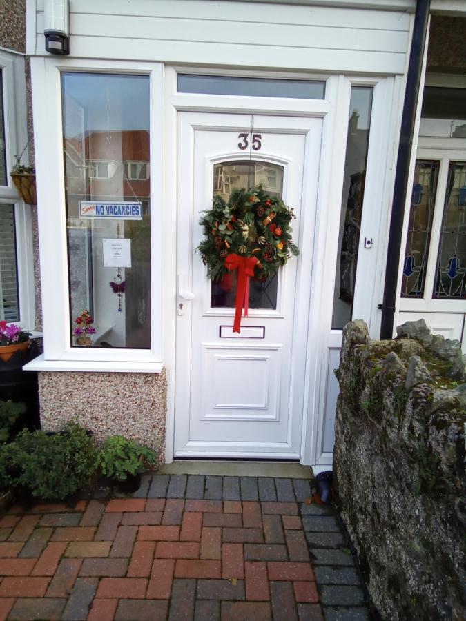 Applebys Guest House Holyhead Bagian luar foto