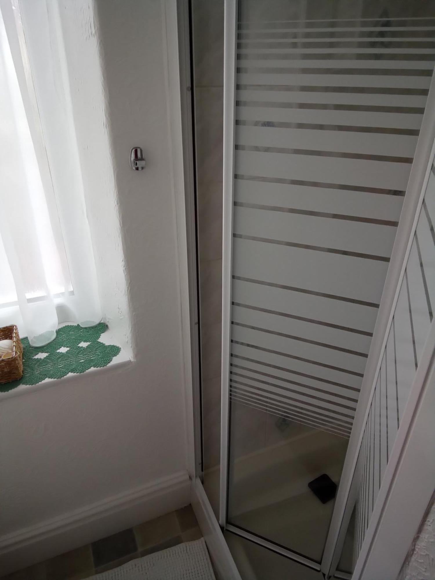 Applebys Guest House Holyhead Bagian luar foto